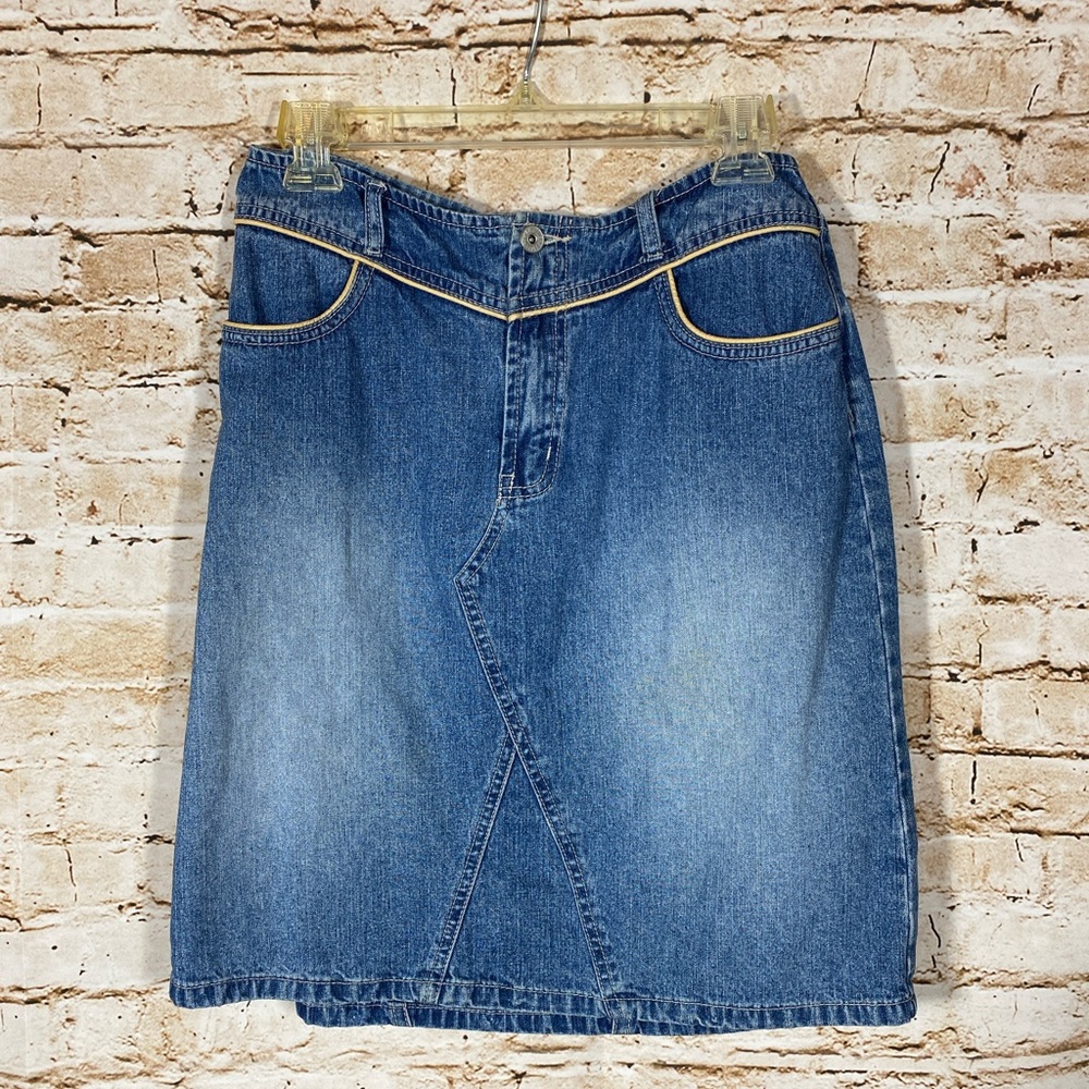 LA Blues Denim Skirt w Stylish Piping Sz 6